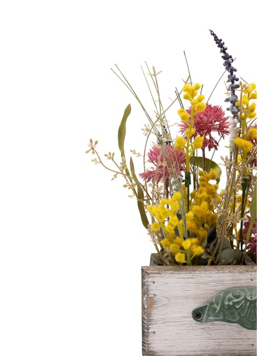 Sofisticado centro de flores artificiales en tonos morados y mimosa