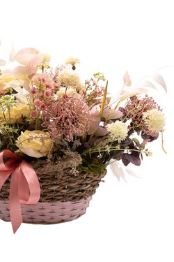 Sofisticado cesto floral artificial