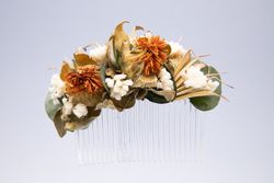 Tocado en forma de peineta con flores secas y preservadas estilo natural