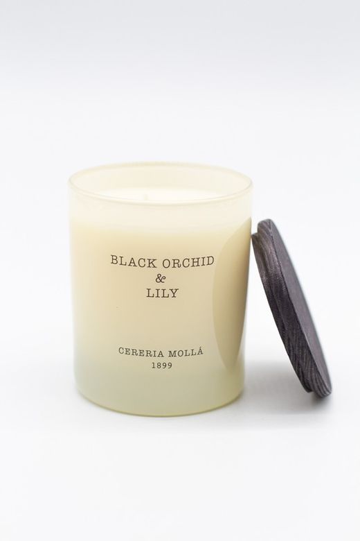 Vela Premium de 230 Grs. Orquídea preta e lírio. Coleção Boutique CERERIA MOLLA 1899. Feito à mão. +/- 50 horas