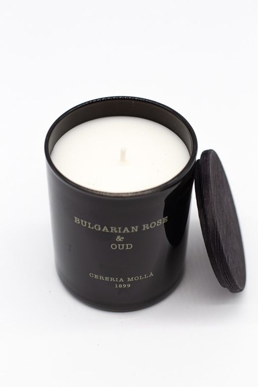 Vela Premium de 230 Grs. Rosa búlgara & Oud. Coleção Boutique CERERIA MOLLA 1899. Feito à mão.
