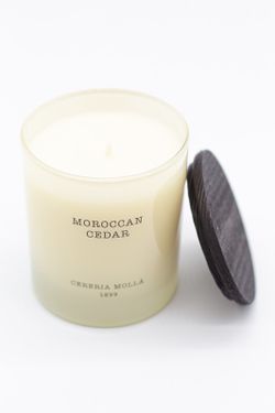 Vela Premium 230 Grs. Cedro marroquino. Coleção Boutique CERERIA MOLLA 1899. Feito à mão. +/- 50 horas