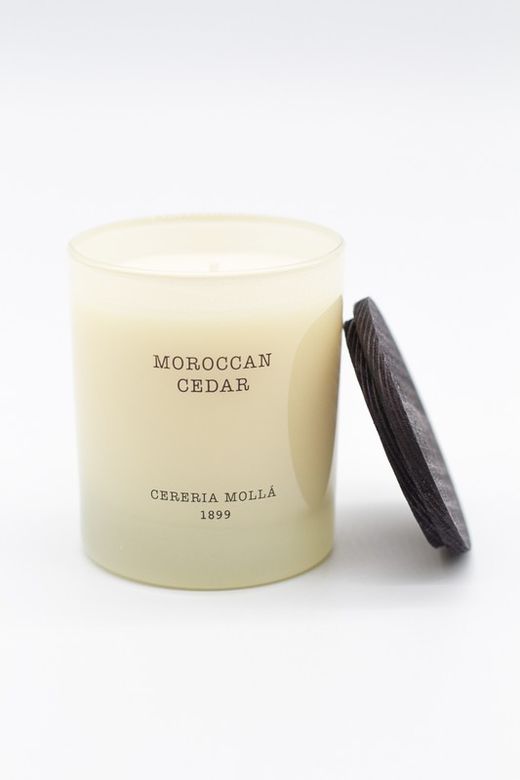 Vela Premium 230 Grs. Cedro marroquino. Coleção Boutique CERERIA MOLLA 1899. Feito à mão. +/- 50 horas
