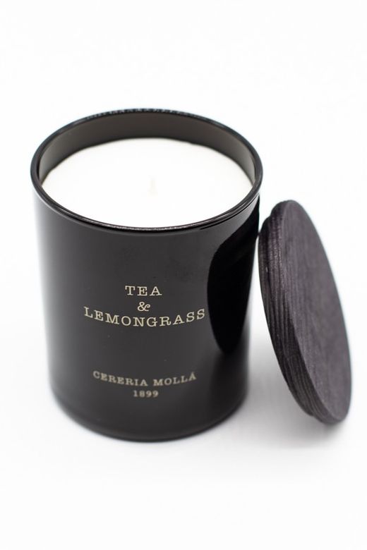 Vela Premium de 230 Grs. Chá e erva-cidreira. Coleção Boutique CERERIA MOLLA 1899. Feito à mão. +/- 50 horas