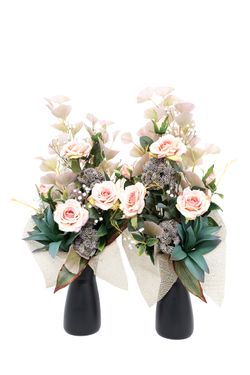 Versátil ramo de cementerio con toques rosados