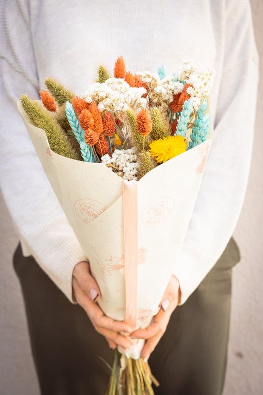 Vibrante bouquet variado de flores secas Zephyr