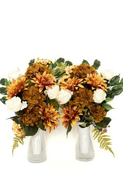 Buquê colorido de flores para cemitério com dhalias laranja